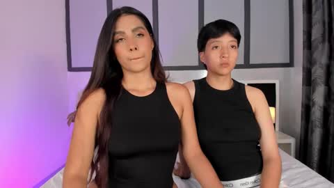 Snapshot of sweetcoupple chatting on March 3, 2026, 6:47 pm Eva Short hair girl - Victoria Long red hair online show from March 3, 2026, 6:47 pm
