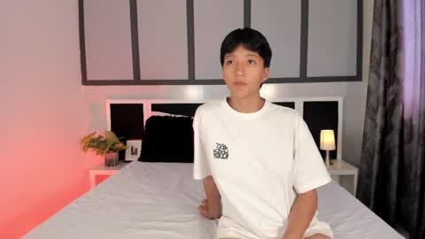 Snapshot of sweetcoupple chatting on March 9, 2026, 7:51 pm Eva Short hair girl - Victoria Long red hair online show from March 9, 2026, 7:51 pm