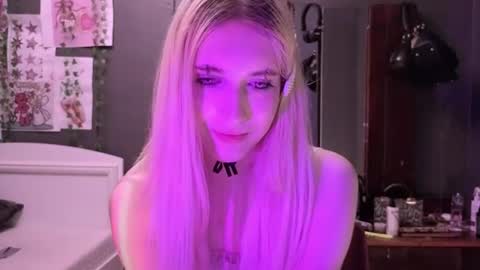 Snapshot of sweetcrystalll chatting on July 10, 2026, 8:22 pm sweetcrystalll online show from July 10, 2026, 8:22 pm