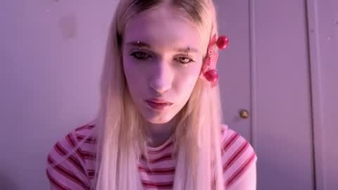 Snapshot of sweetcrystalll chatting on August 7, 2026, 9:28 pm sweetcrystalll online show from August 7, 2026, 9:28 pm