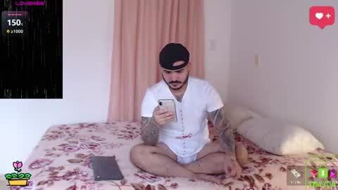 Snapshot of sweetdesires_ chatting on July 7, 2026, 2:32 pm online show from July 7, 2026, 2:32 pm