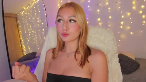 Snapshot of sweetdestiny_ chatting on December 19, 2025, 6:42 am natalia online show from December 19, 2025, 6:42 am