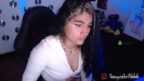 Abril online show from February 20, 2025, 2:46 pm