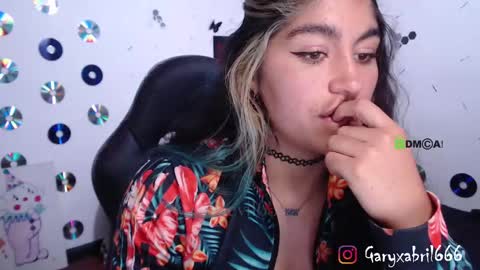 Abril online show from March 9, 2025, 6:43 pm