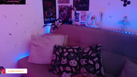 Abril online show from October 24, 2025, 3:30 pm