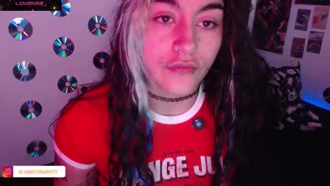 Abril online show from November 4, 2025, 5:12 pm