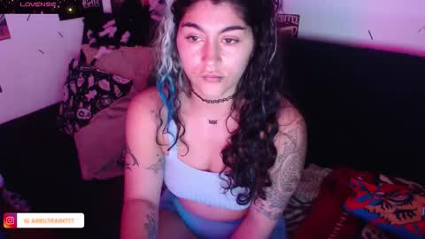 Abril online show from November 28, 2025, 6:21 pm