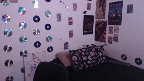 Abril online show from December 15, 2025, 2:43 pm