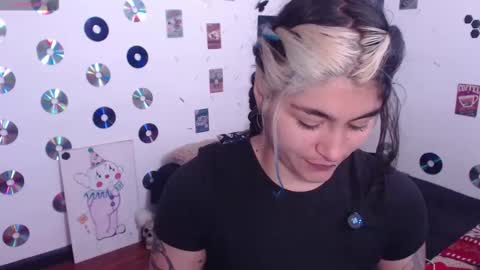 Abril online show from December 16, 2025, 3:28 pm