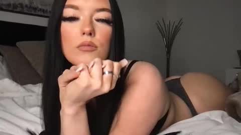 Gracie  online show from December 2, 2025, 4:07 am