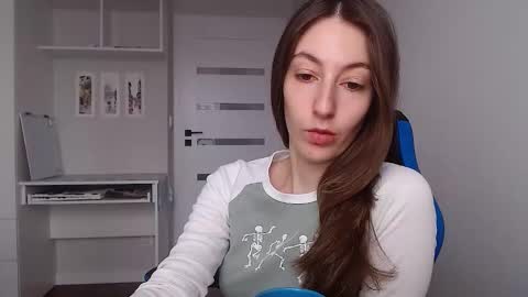 Emma  online show from November 21, 2025, 9:41 am