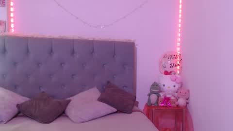 Snapshot of sweethoney22_ chatting on January 7, 2026, 4:04 am Sabrina y Eliot online show from January 7, 2026, 4:04 am