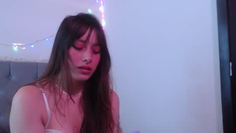 Snapshot of sweethoney22_ chatting on January 13, 2026, 2:22 pm Sabrina y Eliot online show from January 13, 2026, 2:22 pm