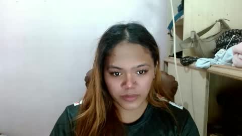 Snapshot of sweethot_bella chatting on October 15, 2025, 5:40 am Bella online show from October 15, 2025, 5:40 am