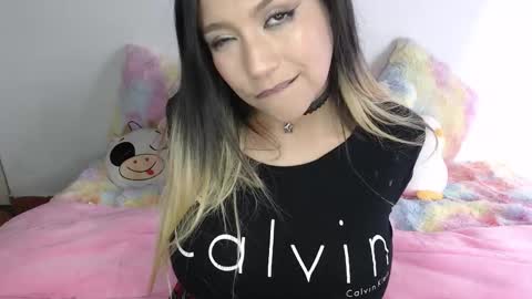 Snapshot of sweethotsin_sexy69 chatting on October 28, 2025, 1:53 am online show from October 28, 2025, 1:53 am