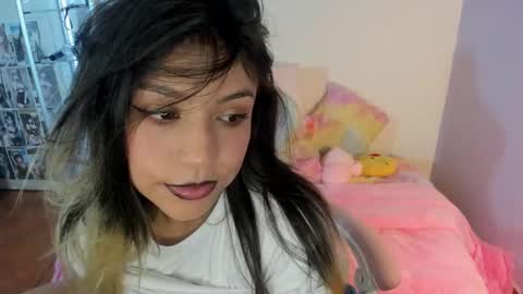 Snapshot of sweethotsin_sexy69 chatting on November 18, 2025, 11:37 pm online show from November 18, 2025, 11:37 pm