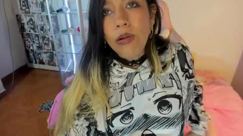 Snapshot of sweethotsin_sexy69 chatting on November 21, 2025, 6:01 am online show from November 21, 2025, 6:01 am