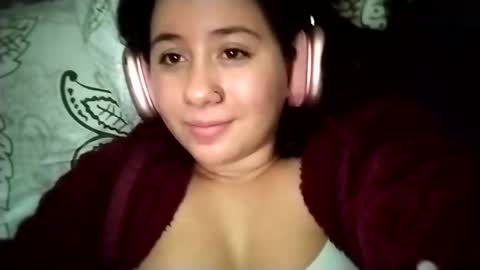 Snapshot of sweetie__annie chatting on February 19, 2025, 6:44 am Ana Mara  i cant Make noise My family is here  online show from February 19, 2025, 6:44 am