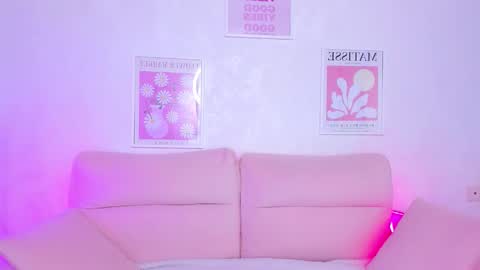 sweetie_catt online show from September 20, 2025, 8:48 am