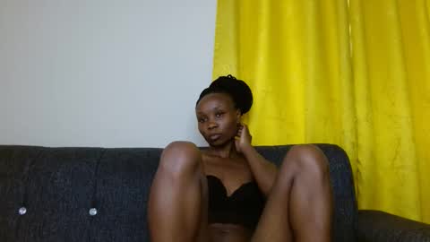 Snapshot of sweetie_coco chatting on January 9, 2026, 9:23 am Luciana online show from January 9, 2026, 9:23 am