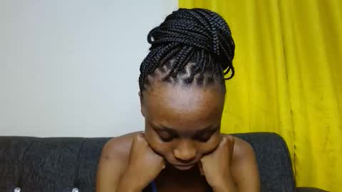 Snapshot of sweetie_coco chatting on January 9, 2026, 9:27 pm Luciana online show from January 9, 2026, 9:27 pm