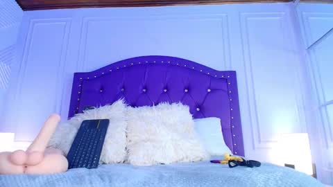 violeta online show from March 12, 2026, 3:23 am