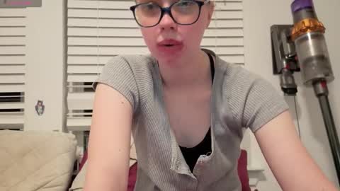 Sweetiek1tty online show from October 31, 2025, 1:06 am