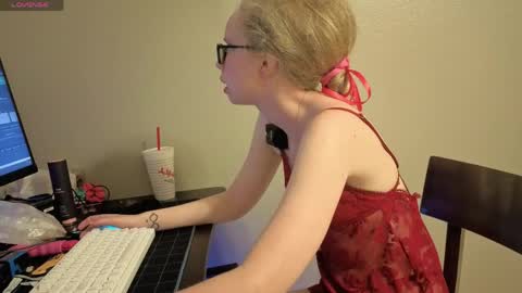 Sweetiek1tty online show from April 19, 2026, 12:22 am
