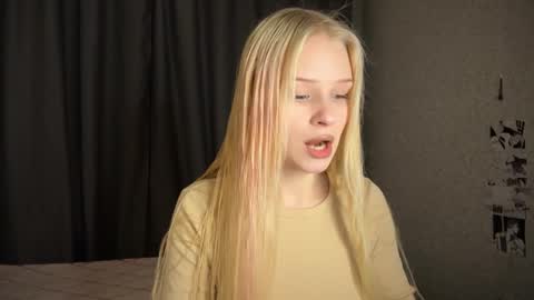 Snapshot of sweetielis chatting on January 2, 2025, 3:58 am sweetie Lisa3 online show from January 2, 2025, 3:58 am