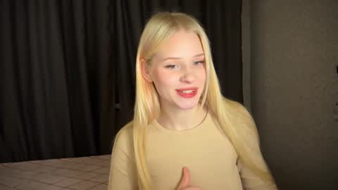 Snapshot of sweetielis chatting on January 2, 2025, 2:13 pm sweetie Lisa3 online show from January 2, 2025, 2:13 pm