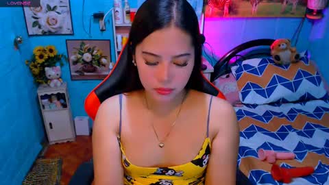 Nicole online show from March 12, 2025, 4:19 am