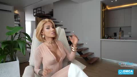 Snapshot of sweetlaurasaenz chatting on October 19, 2025, 3:45 pm Laura Saenz Geminis online show from October 19, 2025, 3:45 pm