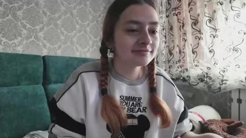 sweetliaison online show from April 14, 2026, 6:08 am