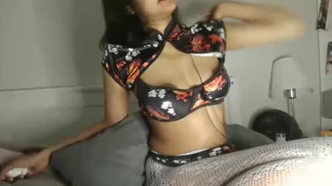 Lily online show from November 30, 2025, 1:15 pm