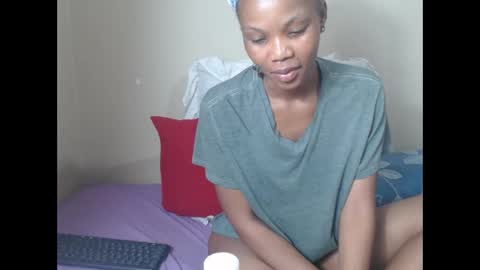 sweetlipss_ online show from December 4, 2025, 1:09 pm