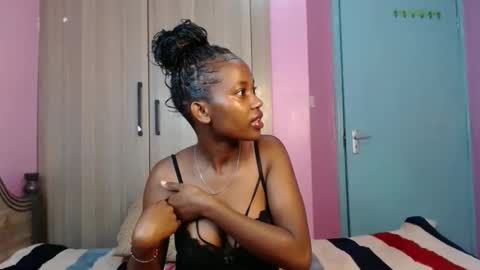 Snapshot of sweetlykaya chatting on June 5, 2026, 11:32 pm KAYA online show from June 5, 2026, 11:32 pm