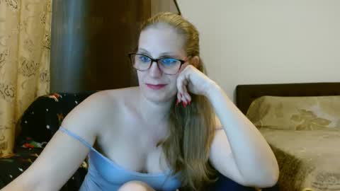 sweetmayaxoxo online show from February 28, 2025, 12:52 pm