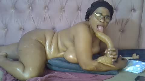 Snapshot of sweetmellowx1 chatting on February 18, 2025, 6:59 am sweetmellowx1 online show from February 18, 2025, 6:59 am