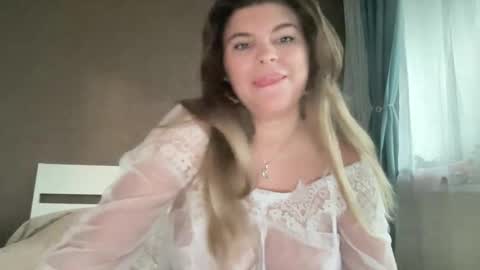 Snapshot of sweetmila_ chatting on December 16, 2025, 12:43 pm Mila online show from December 16, 2025, 12:43 pm