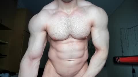 Snapshot of sweetmuscles_boy chatting on February 6, 2025, 5:14 am Lorenzo online show from February 6, 2025, 5:14 am
