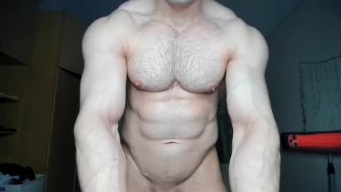 Snapshot of sweetmuscles_boy chatting on February 7, 2025, 5:10 am Lorenzo online show from February 7, 2025, 5:10 am