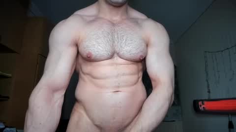 Snapshot of sweetmuscles_boy chatting on February 11, 2025, 5:05 am Lorenzo online show from February 11, 2025, 5:05 am