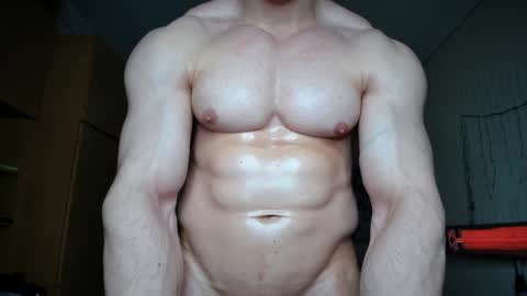 Snapshot of sweetmuscles_boy chatting on February 14, 2025, 8:31 am Lorenzo online show from February 14, 2025, 8:31 am