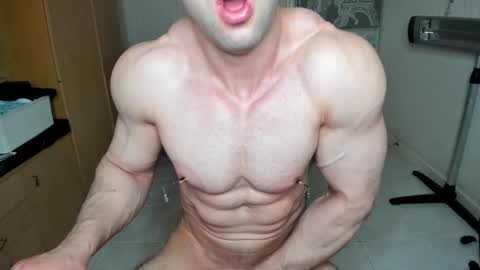 Snapshot of sweetmuscles_boy chatting on February 16, 2025, 8:43 am Lorenzo online show from February 16, 2025, 8:43 am