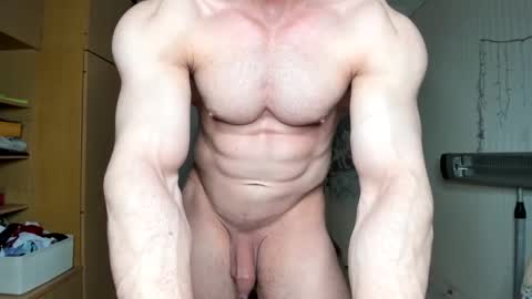 Snapshot of sweetmuscles_boy chatting on February 19, 2025, 5:16 pm Lorenzo online show from February 19, 2025, 5:16 pm