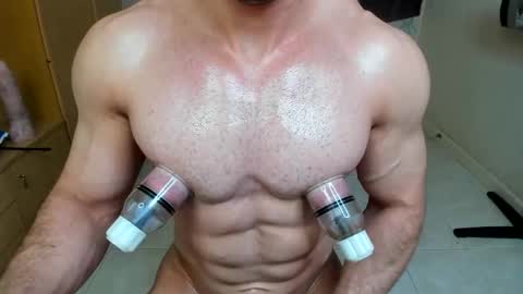 Snapshot of sweetmuscles_boy chatting on September 8, 2025, 2:16 pm Lorenzo online show from September 8, 2025, 2:16 pm