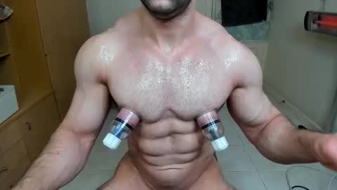 Snapshot of sweetmuscles_boy chatting on October 27, 2025, 5:33 am Lorenzo online show from October 27, 2025, 5:33 am