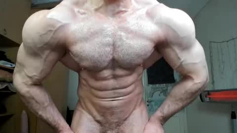 Snapshot of sweetmuscles_boy chatting on November 6, 2025, 5:30 am Lorenzo online show from November 6, 2025, 5:30 am