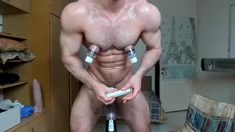 Snapshot of sweetmuscles_boy chatting on December 16, 2025, 6:29 am Lorenzo online show from December 16, 2025, 6:29 am