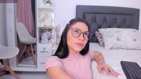 Snapshot of sweetnicky1 chatting on December 4, 2025, 9:34 pm sweetnicky1 online show from December 4, 2025, 9:34 pm